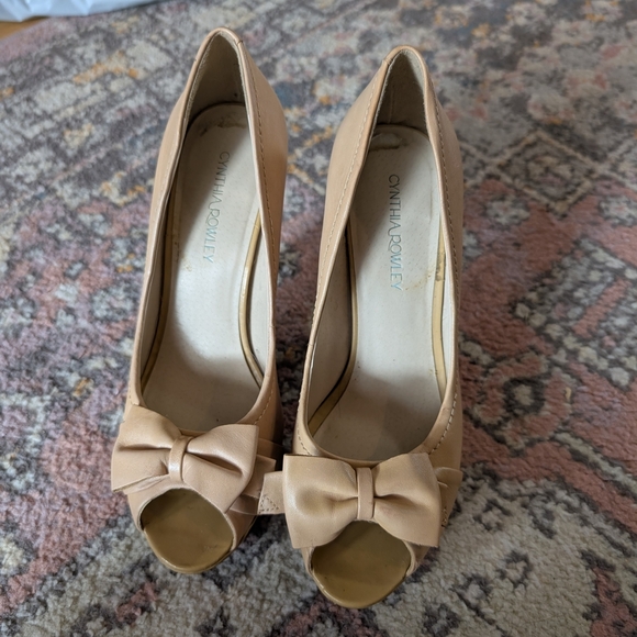 Cynthia Rowley Nude Bow Peep-Toe Heels 6.5 Beige Tan - Picture 6 of 6